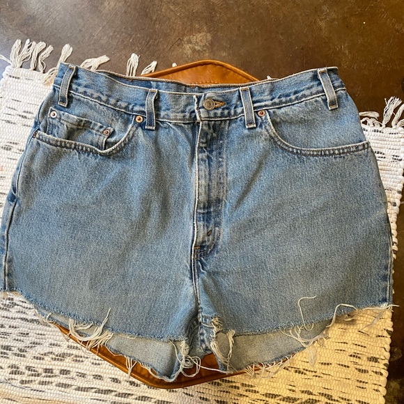 Vintage Levi Distressed Shorts - Picture 2 of 10